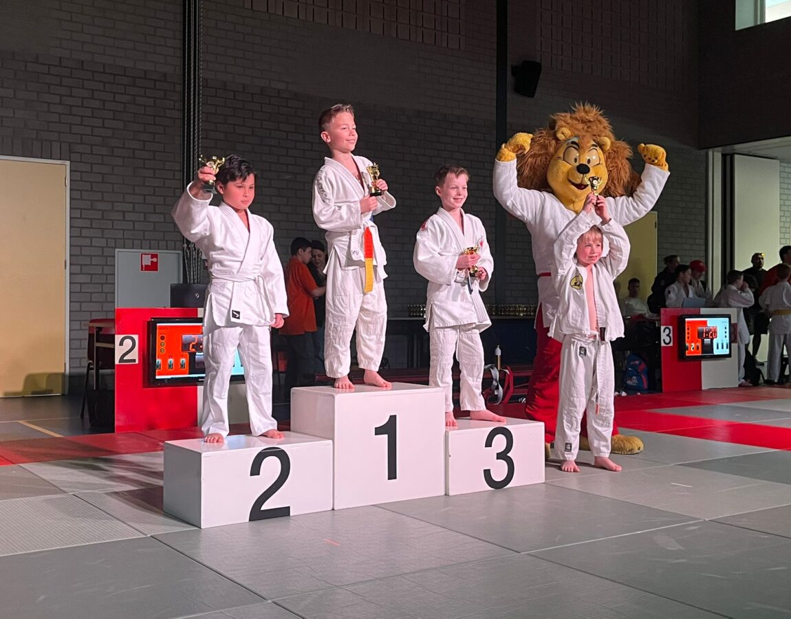 Het regent prijzen in Boven-Leeuwen 2 WhatsApp Image 2026 04 15 at 23.49.00