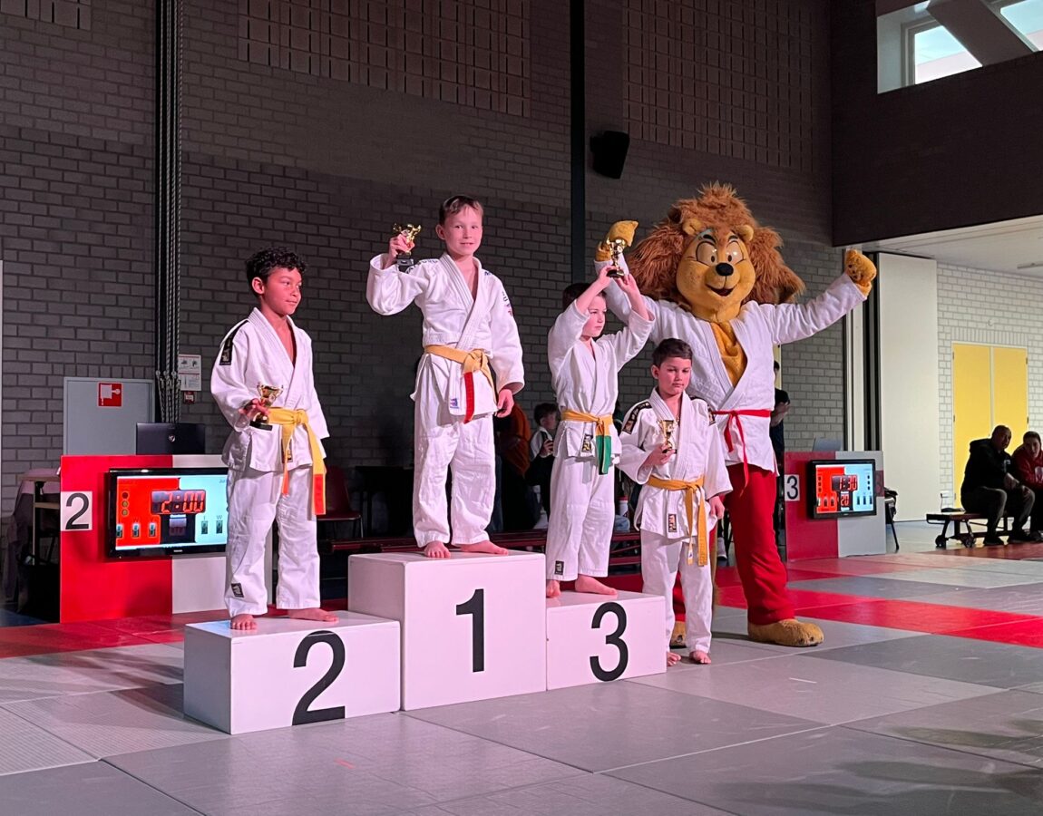 Het regent prijzen in Boven-Leeuwen 5 WhatsApp Image 2026 04 15 at 23.49.09