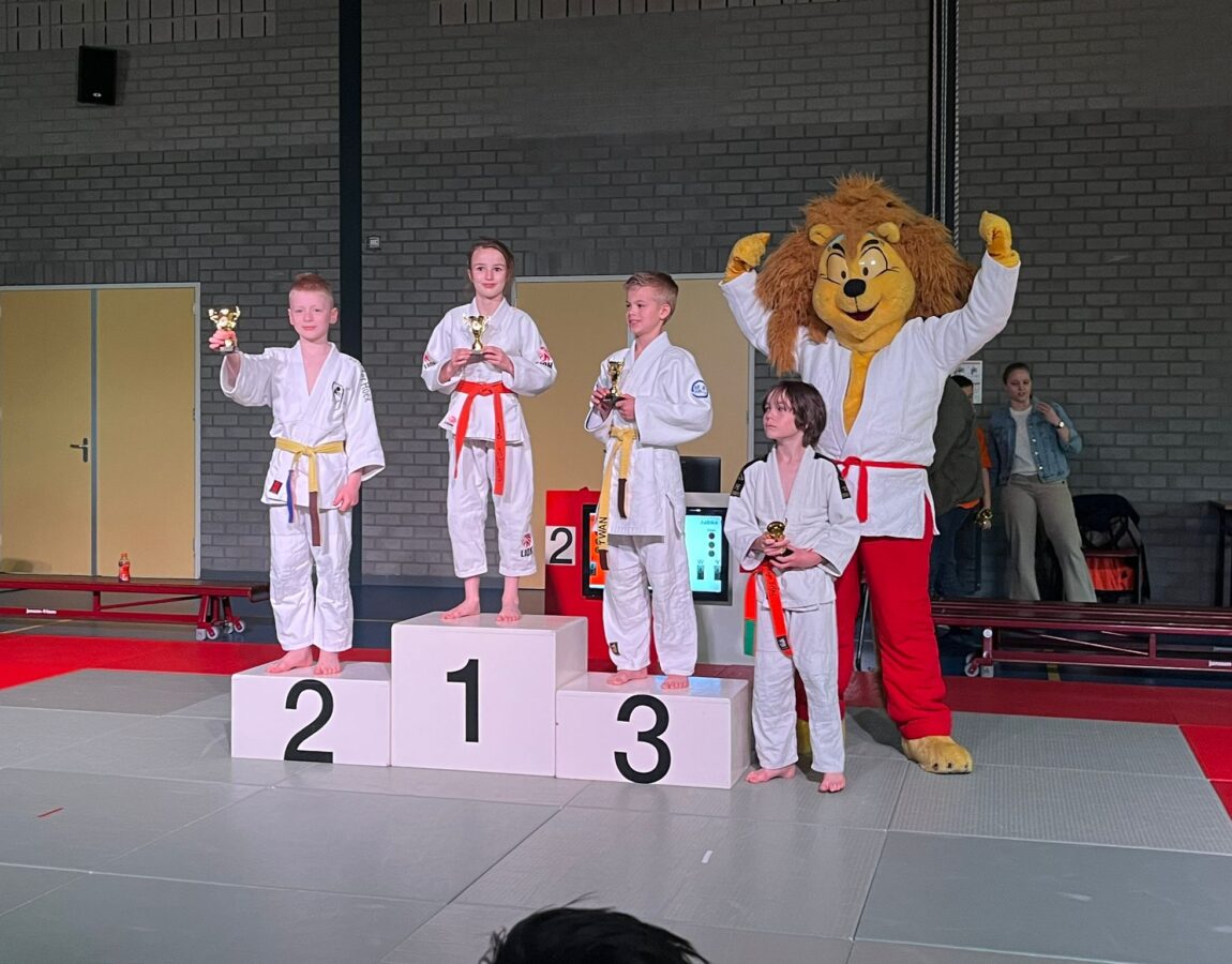 Het regent prijzen in Boven-Leeuwen 1 WhatsApp Image 2026 04 15 at 23.49.23